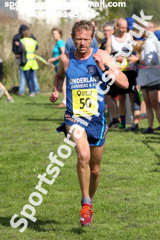 Senior mens relay 2019 Sunderland Harriers Open Cross Country. Photo:  David T. Hewitson/Sports for All Pics
